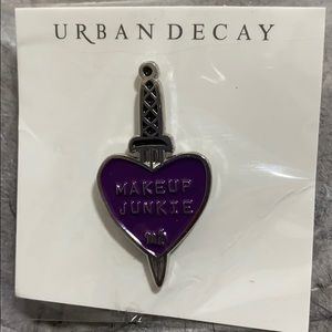 Urban decay makeup junkie pin